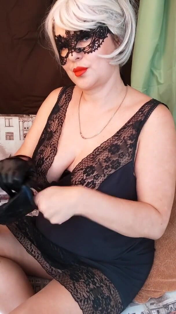 Mommy Inna: Mẹ kế ngọt ngào của bạn vuốt ve mông của...