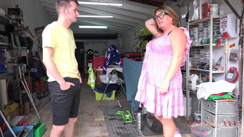 Aunt Judy's XXX: AuntJudysXXX - cougar amatur bertetek besar Jojo menggoda mekanik