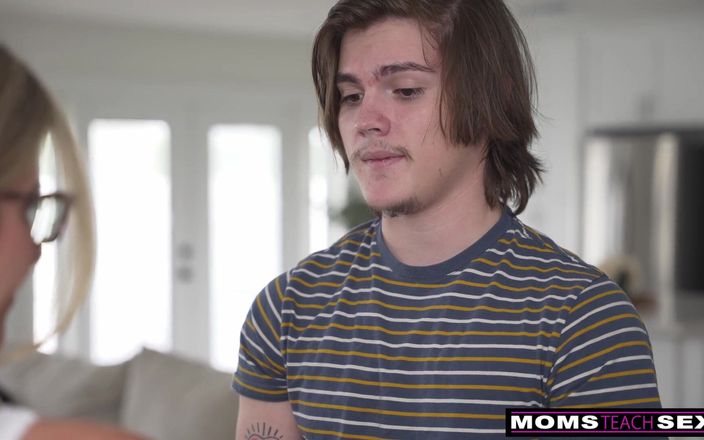 Moms teach sex: Macecha mi pomáhá vyostřit moji hru - S19:e9
