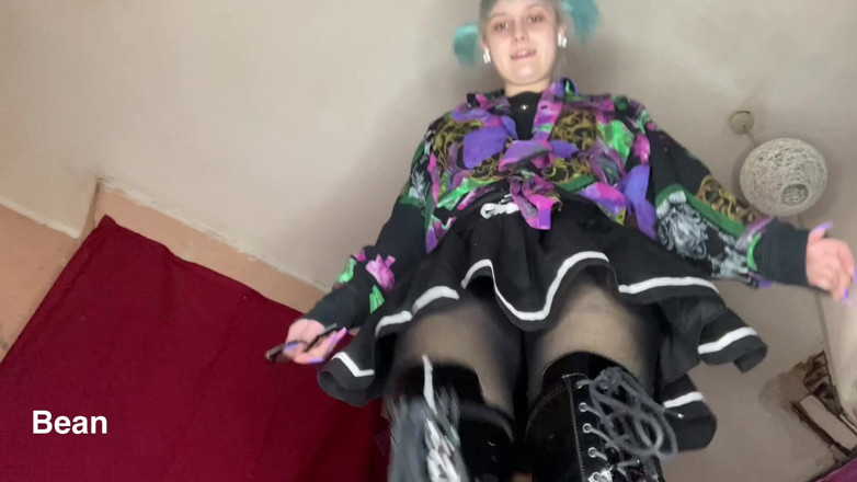 Alice Bean: Roztomilá obryně na tebe