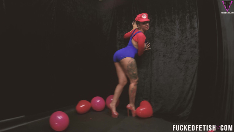 Fucked fetish: B2p Mario Bros косплей, червоні повітряні кулі, поп високі підбори