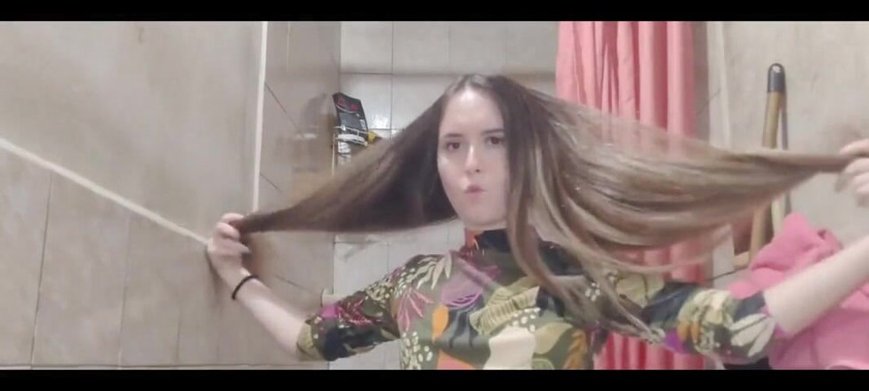 RavenHearth666VIP: 髪をとかすのが大好きです