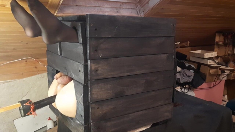 DiiVampy: Trapped in a Crate - Machine Anal Fuck