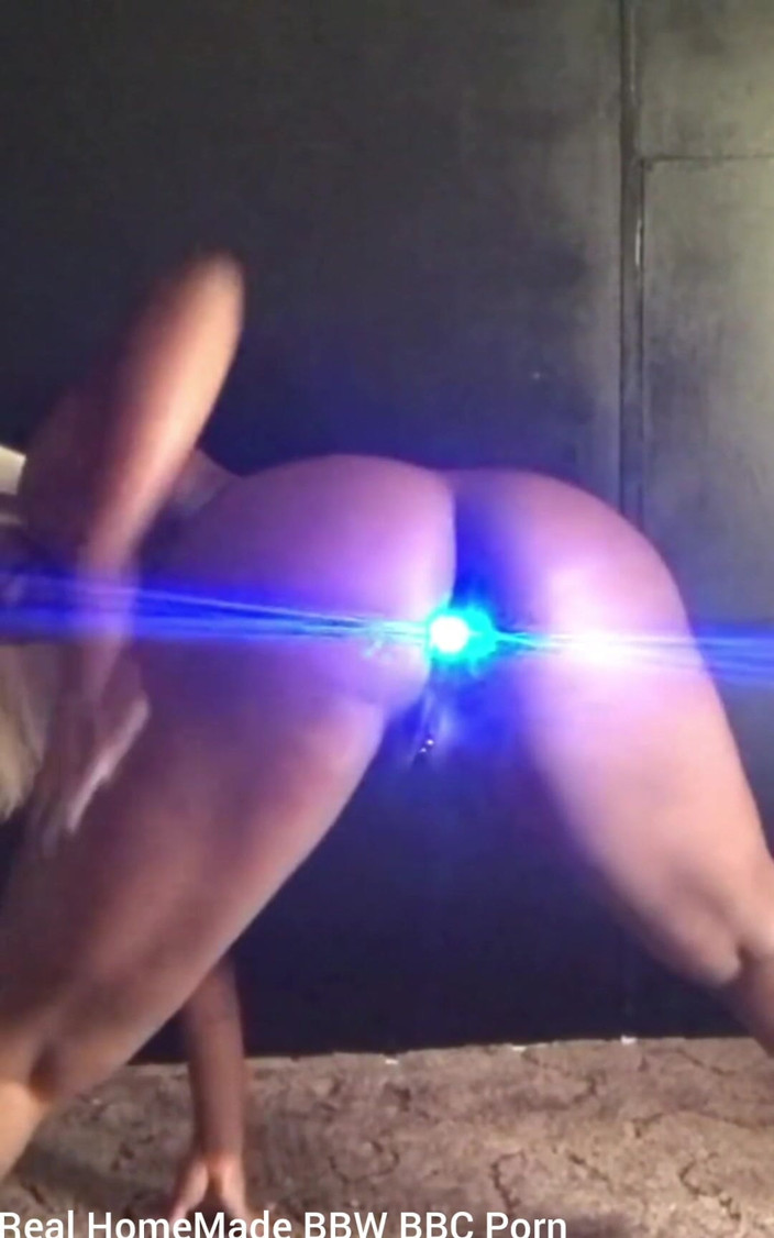 Super sexy ebony cuties: Menari bogel dalam lutut putih dengan kasut tumit tinggi palam...