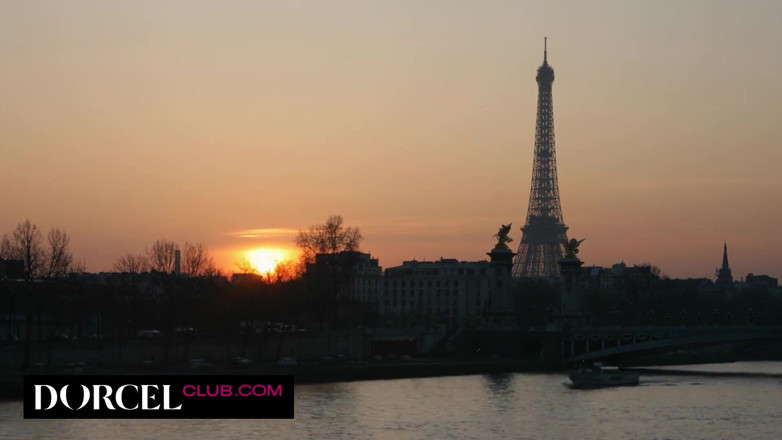 Dorcel Club: Seksowny prawnik Claire Castel zaspokaja swojego kolegę