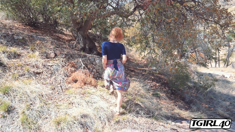 Tgirl 40: Trans MILF Peggy Bambalino jezdí na svém robertku
