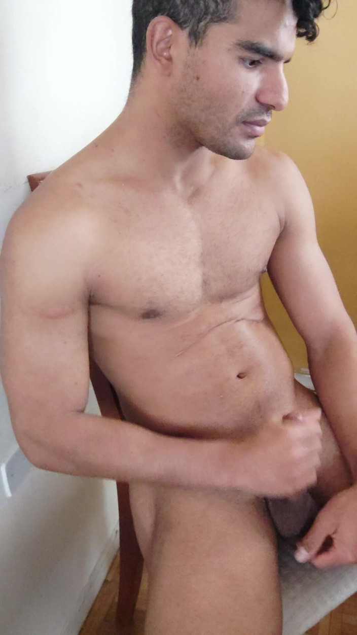 trebol_Jess: Une latino gay seule à la maison fait une branlette