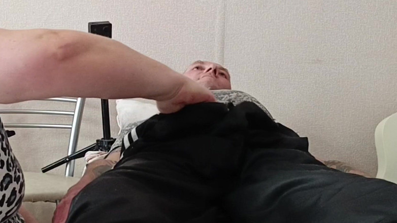Zona901: Sousedka přišla sát ptáka, aby spolkla část spermatu