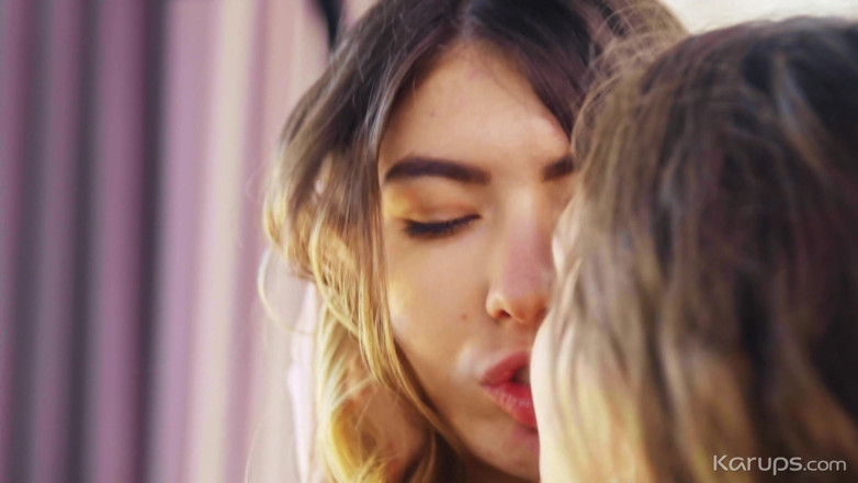 Karups Private Collection: Chicas pequeñas de 18 años tienen sexo duro y duro en...