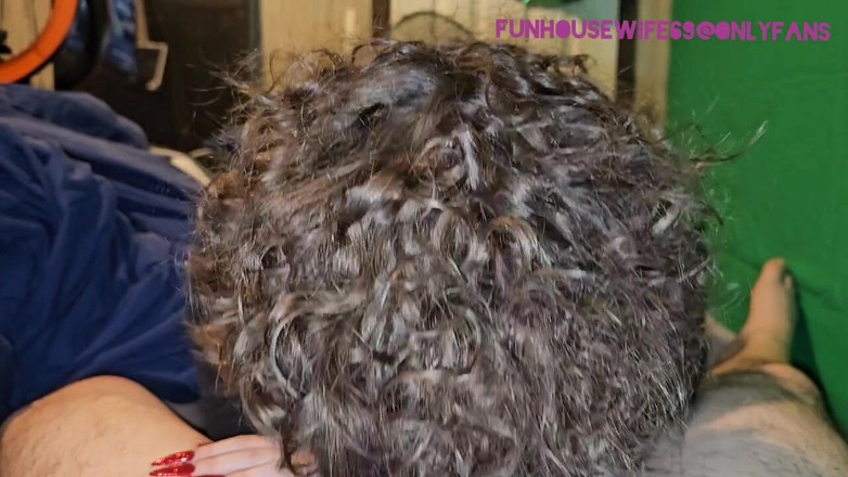 Funhousewife69: Je vide les couilles de mon père Noël pour moi,...