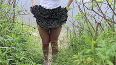 HotCoupleTeam: Моя перша публічна роздягання та мастурбація пизди. Еротична прогулянка на природі біля озера