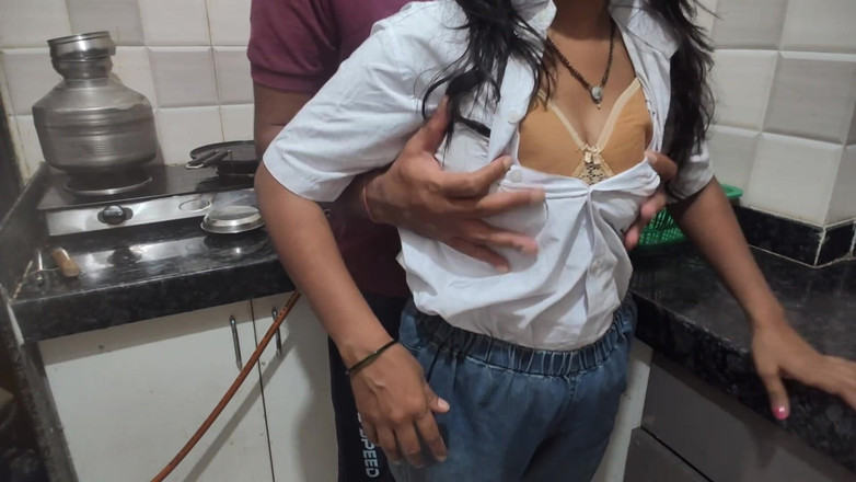 Mumbai Ashu: Mi Collage Akar Kitcen Me Kam Rahi Thi Tabhi Uska...