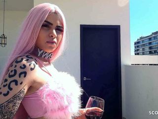 Full porn collection: Немецкая тинка Penny с розовыми волосами в чулках-сеточках занимается сексом на улице от пожилого мужика