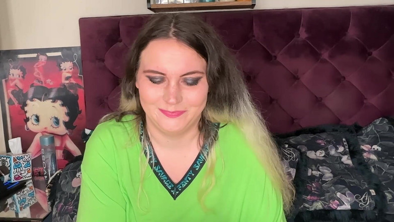 MissFFW: धूम्रपान करने वाली खूबसूरत विशालकाय महिला लंड चूसने वाले को व्यभिचार करती है