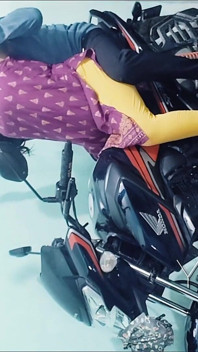 Mẹ kế gợi cảm của Bhabhi đụ trên xe đạp