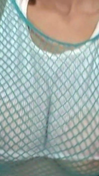 Loira gostosa brinca com seus grandes ordenhadores que faz seu filho da puta arar seu arrebatamento com força.