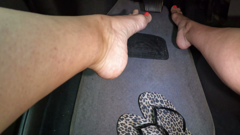 Blondelatinmom: Barefoot Driving Around the City