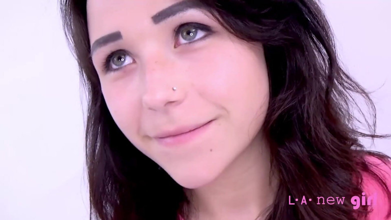 L.A. New Girl: Amatérská drobná teenagerka saje a šuká velkého ptáka při focení pro...