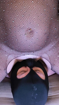 女主调教颜射高潮。打手枪和射精在嘴里。完整场景。第 12802 集