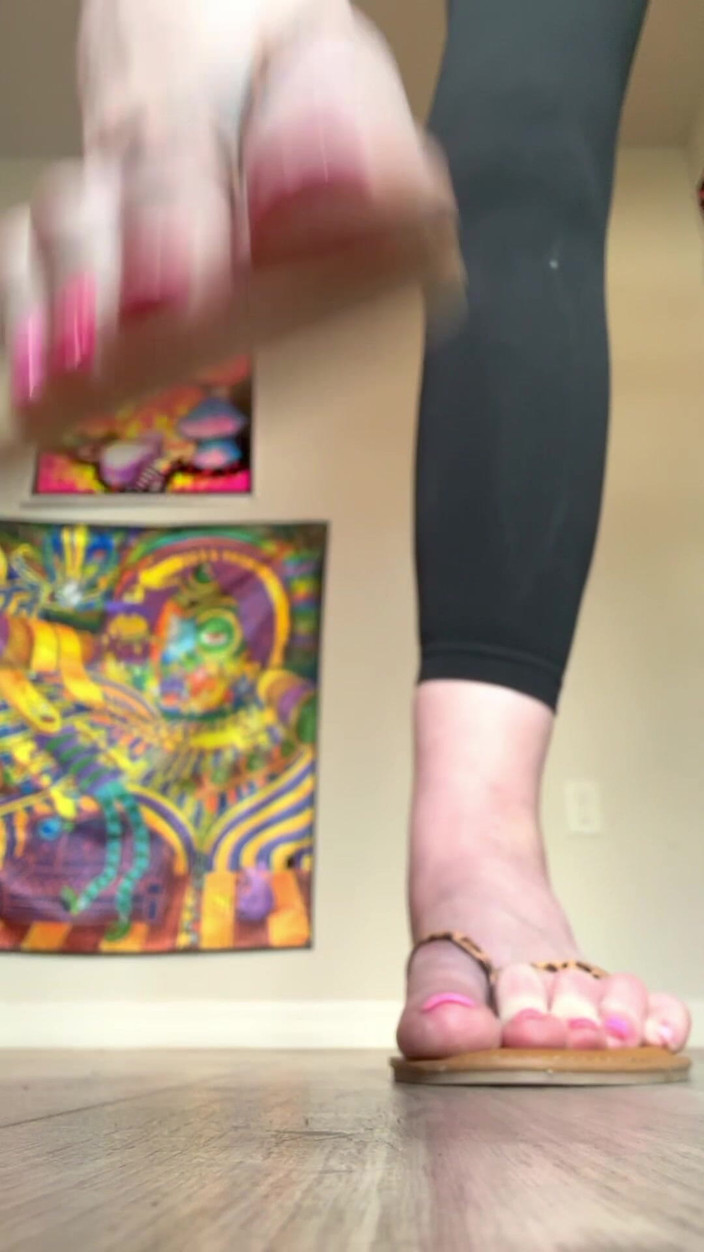 Peppermint Giantess: Twardo w klapkach