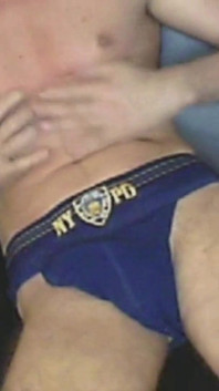 Szarpanie się w Mój Nypd Jock Strap