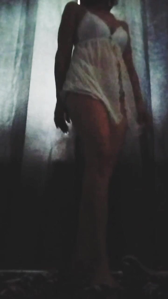 SexyRedhead: La esposa baila lascivamente