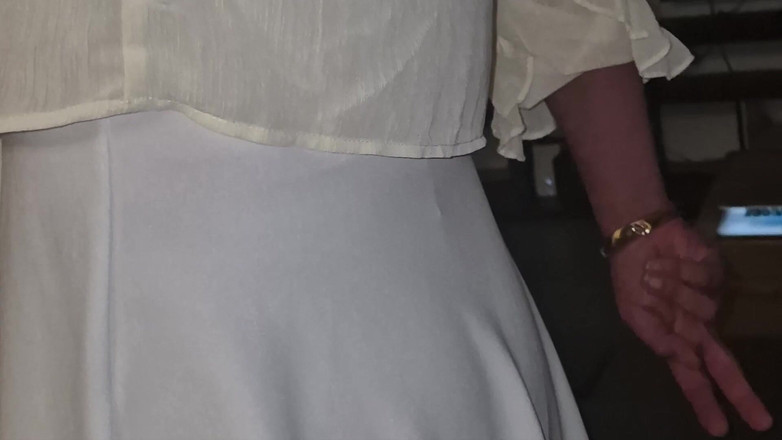 SavageHeater59: Pemerhati pantat skirt pendek putih