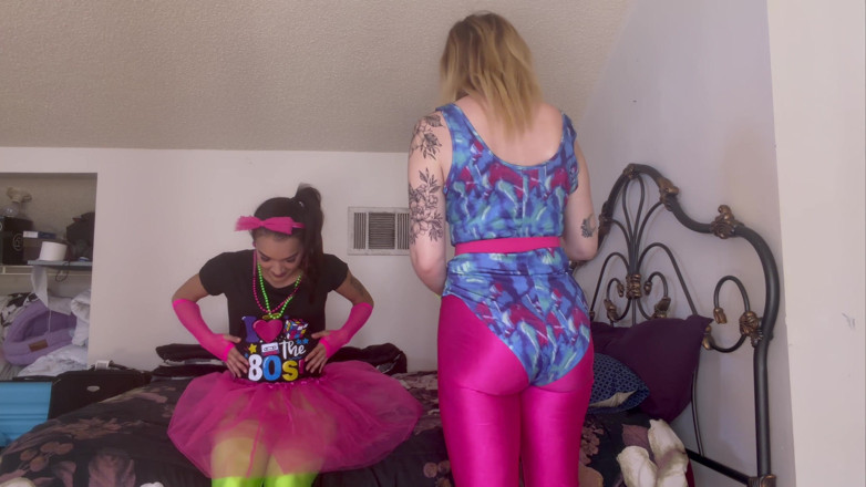 Kink in Time: Fantasi fantasi 4k zara &amp; ayla si cewek ekstasi tahun 80-an