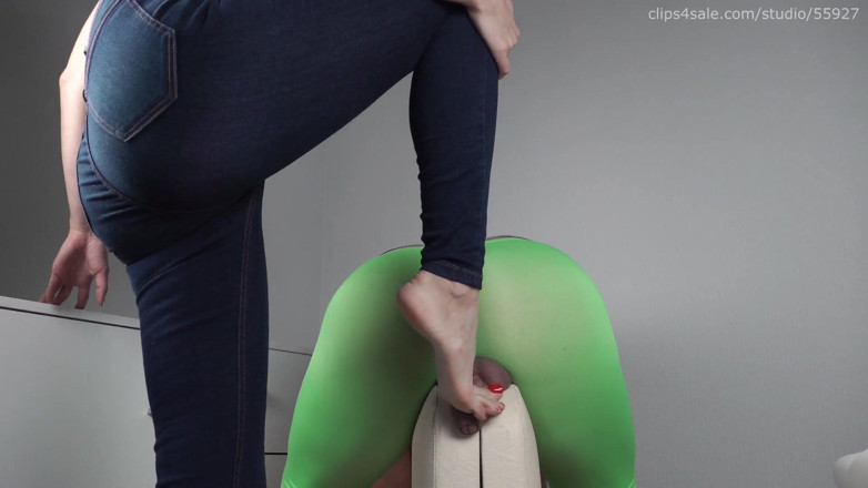 Homemade ballbusting: Jeu de béguin pour la bite