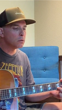 Duke Silver Sings mad World es ist ein ziemlich trauriges Lied, weil mit live in einer sehr traurigen Welt