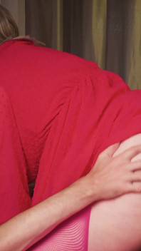 Cycata milf w sukience i trampkach dostaje jej owłosioną dziurę mięsną zniszczona - Big Cock creampie złośliwiec i spust spray