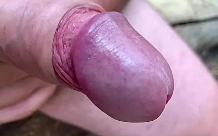 Bigcoxxx74: Masturbating in the woods