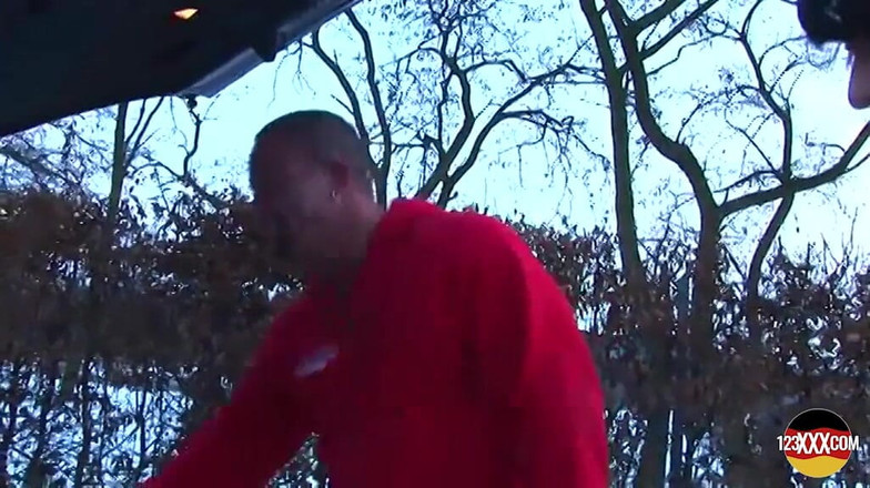 123XXX - 100% Amateurs: Sevimli Avrupalı kızın arabasıyla yardıma ihtiyacı vardı