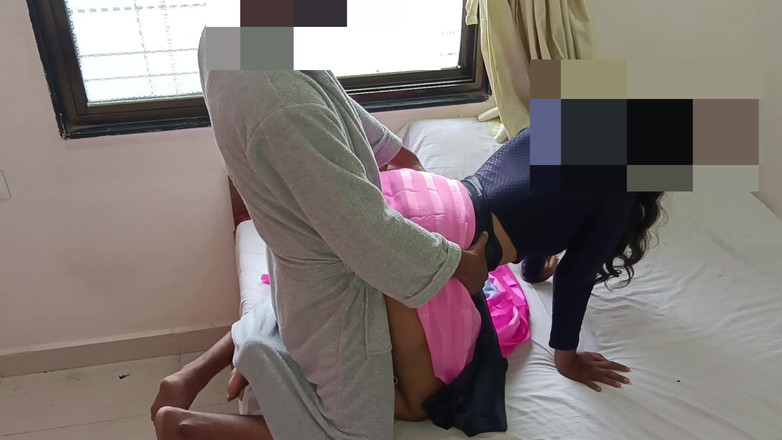 Dipak_kalal: Dipak baise Sakshi en levrette