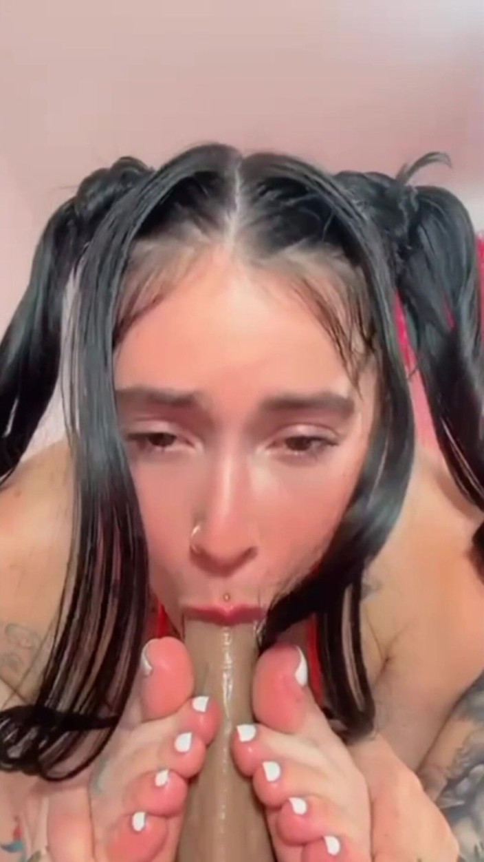 Msschloee: आज मैं तुम्हारी वेश्या बनना चाहती हूँ