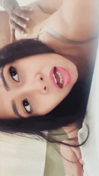 예고 없이 내 방으로 들어온 의붓이스터... 그리고 우리는 열정적인 섹스를 했습니다. (힌디어 비디오)