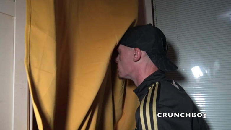 CREAMPIE SESSION IN JOCKSTRAP: Scopata barebakc in jockstrpa da un ragazzo etero