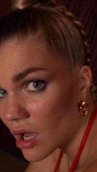 BDSM - 0% figa - Amanda Clarke è tornata! con nuovi tette - nuovo look