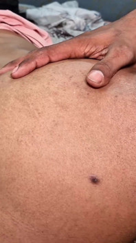 Beccata sorellastra a fare chat video nuda e poi scopata