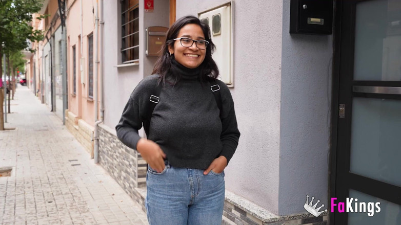 FAKings: Lana Villafuerte, latina à forte poitrine, est trop sexy ! Douche, masturbation...