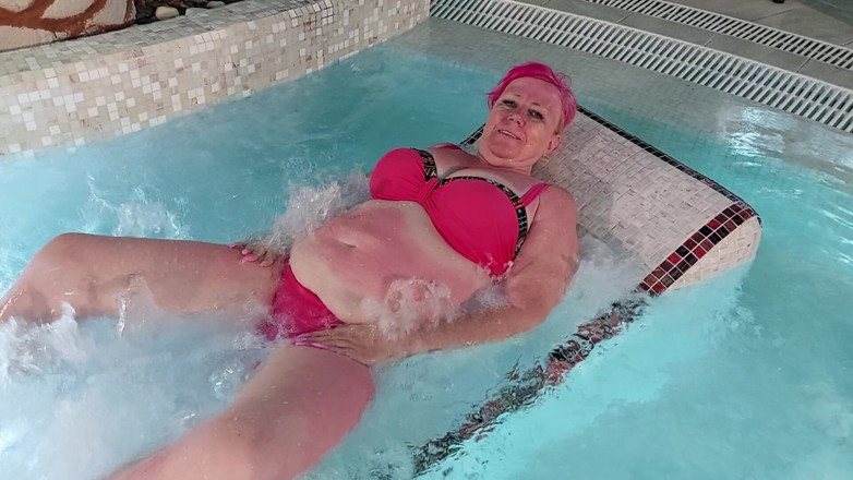 PureVicky66: Gagică matură țâțoasă se cu degetele până la orgasm cu ejaculare în...