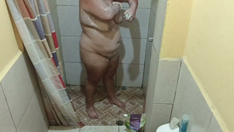 Stepmom_with_big_tits: このシャワーは胸がとても気持ちよくてとても熱くなってしまいました