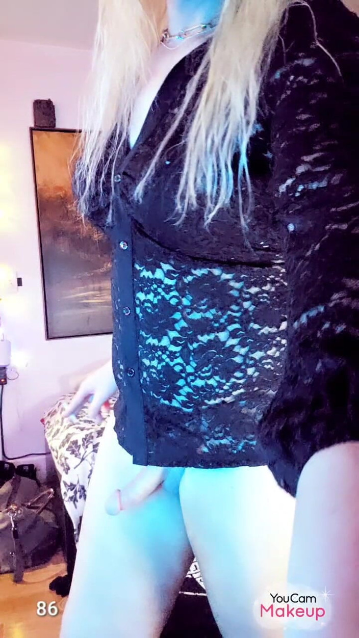 Darkfetish2k: Kylie Rey Se Fait Caresser Et Fumer