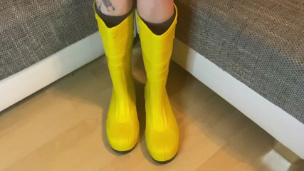 Jenny-Cum84: Wichs auf meine gummistiefel!