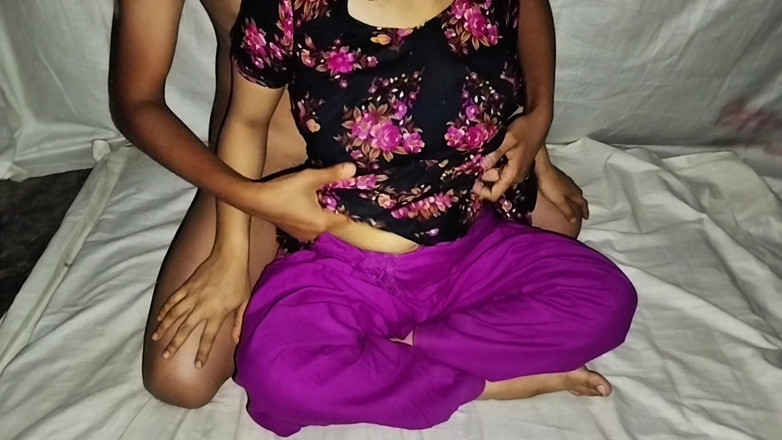 Hot Sudipa: Adik tiri bengali panas yang cantik berusia 18 tahun, dia takut...