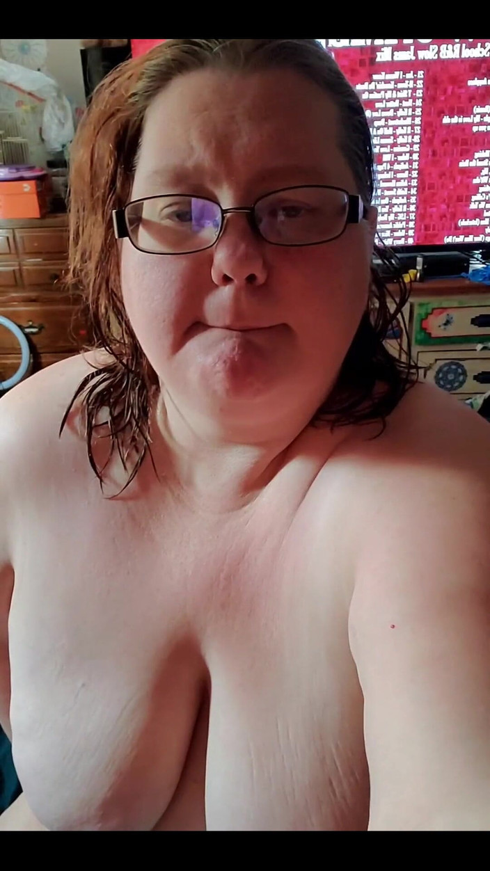 Misssunshinevip: Si masturba con il dildo