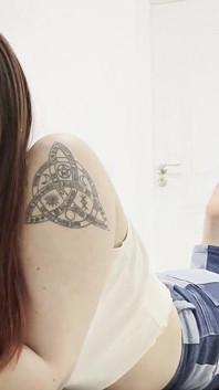 난 네가 내 창녀를 세길 원해!