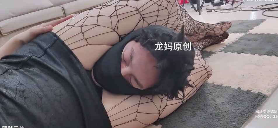 Giantess Domination: Punčocháče Amazon Girl Headscisors Část 3