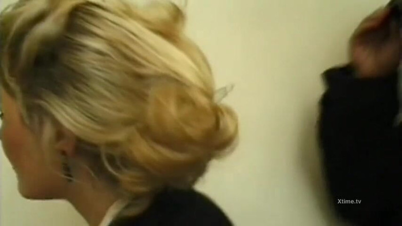 Monster Cocks: Sexy blondýnka potřebuje velký penis do zadku!