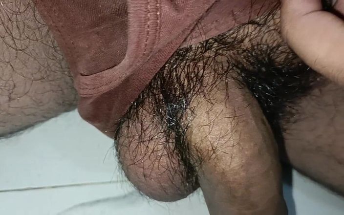LovedSunsine1990: Aku lagi asik muasin kontolku sambil minum teh.